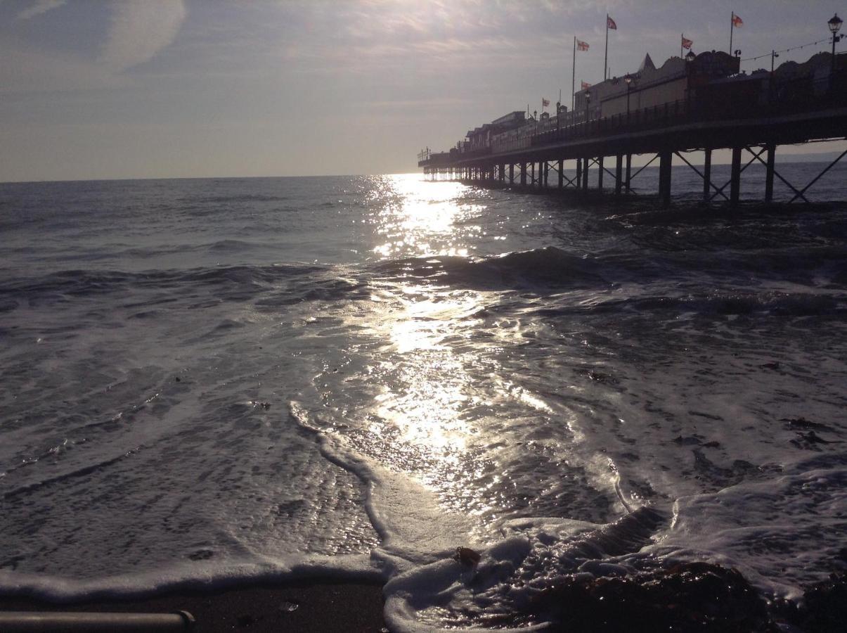 Barbie House ,Opposite The Beach & Paignton Pier , 2 Bedroom Apartment With Private Car Space & Garden , Free Access Next Door To The Stunning Ballet & Make Up School & A Beautiful Ladys Beauty Salon (Adults Only) Eksteriør bilde