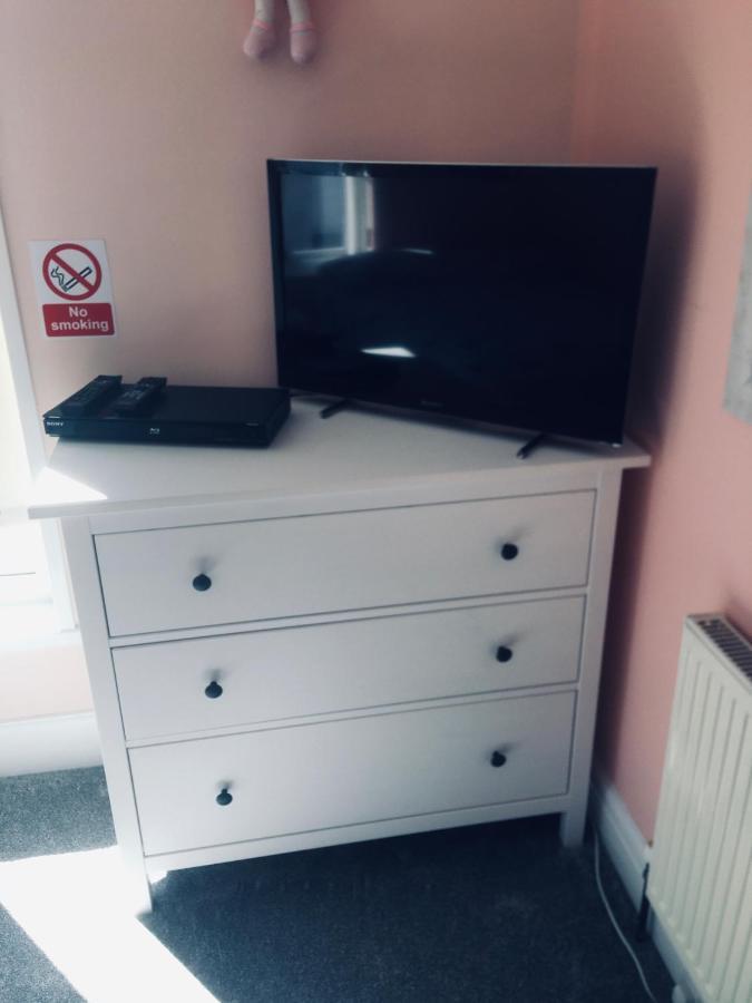 Barbie House ,Opposite The Beach & Paignton Pier , 2 Bedroom Apartment With Private Car Space & Garden , Free Access Next Door To The Stunning Ballet & Make Up School & A Beautiful Ladys Beauty Salon (Adults Only) Eksteriør bilde