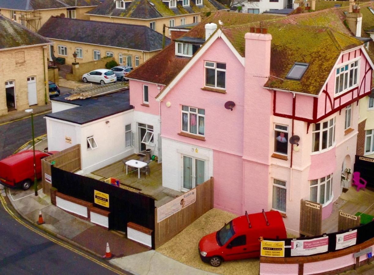 Barbie House ,Opposite The Beach & Paignton Pier , 2 Bedroom Apartment With Private Car Space & Garden , Free Access Next Door To The Stunning Ballet & Make Up School & A Beautiful Ladys Beauty Salon (Adults Only) Eksteriør bilde