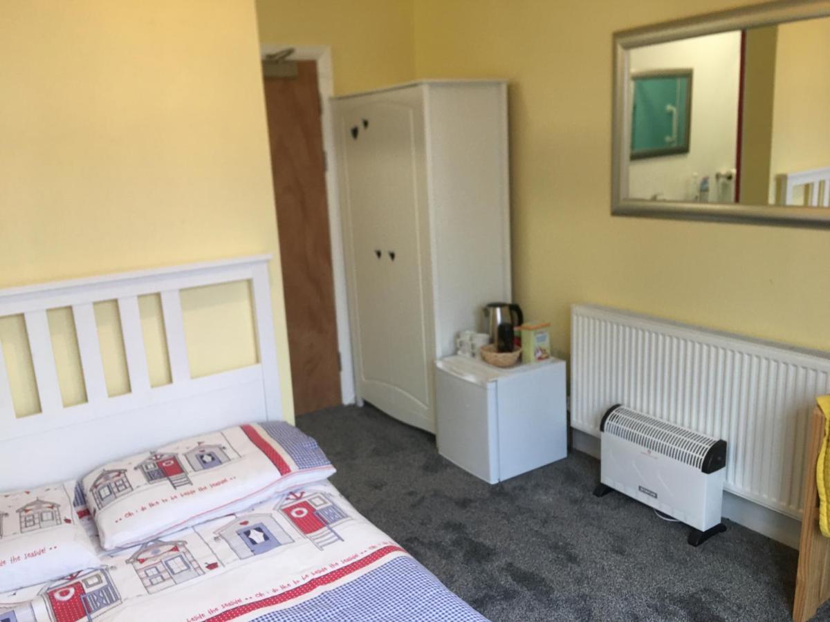 Barbie House ,Opposite The Beach & Paignton Pier , 2 Bedroom Apartment With Private Car Space & Garden , Free Access Next Door To The Stunning Ballet & Make Up School & A Beautiful Ladys Beauty Salon (Adults Only) Eksteriør bilde