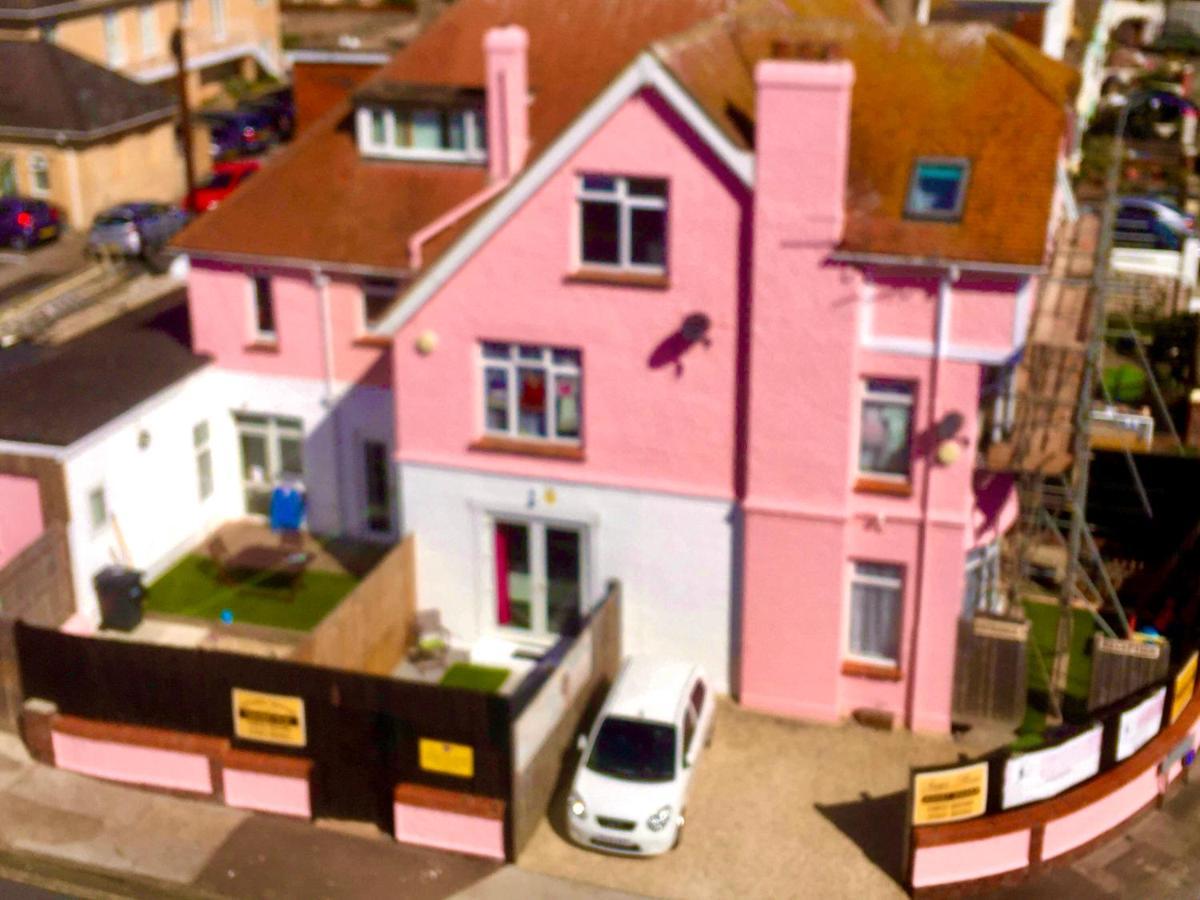 Barbie House ,Opposite The Beach & Paignton Pier , 2 Bedroom Apartment With Private Car Space & Garden , Free Access Next Door To The Stunning Ballet & Make Up School & A Beautiful Ladys Beauty Salon (Adults Only) Eksteriør bilde