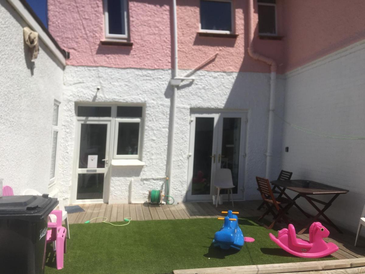Barbie House ,Opposite The Beach & Paignton Pier , 2 Bedroom Apartment With Private Car Space & Garden , Free Access Next Door To The Stunning Ballet & Make Up School & A Beautiful Ladys Beauty Salon (Adults Only) Eksteriør bilde