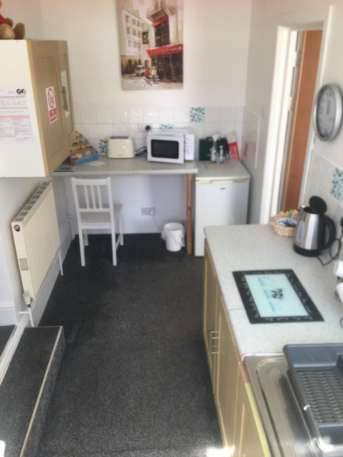 Barbie House ,Opposite The Beach & Paignton Pier , 2 Bedroom Apartment With Private Car Space & Garden , Free Access Next Door To The Stunning Ballet & Make Up School & A Beautiful Ladys Beauty Salon (Adults Only) Eksteriør bilde