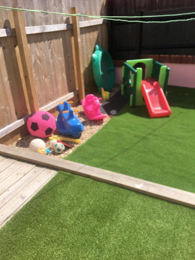 Barbie House ,Opposite The Beach & Paignton Pier , 2 Bedroom Apartment With Private Car Space & Garden , Free Access Next Door To The Stunning Ballet & Make Up School & A Beautiful Ladys Beauty Salon (Adults Only) Eksteriør bilde