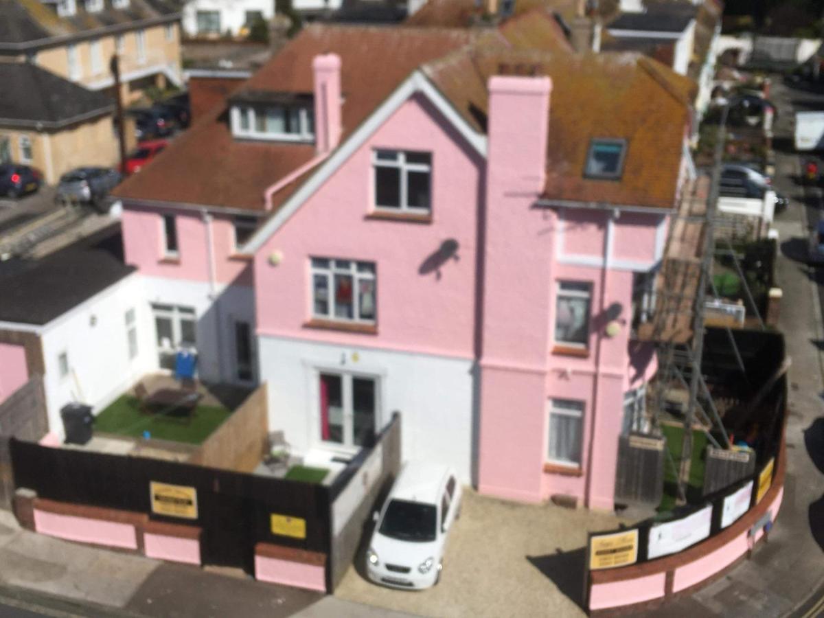 Barbie House ,Opposite The Beach & Paignton Pier , 2 Bedroom Apartment With Private Car Space & Garden , Free Access Next Door To The Stunning Ballet & Make Up School & A Beautiful Ladys Beauty Salon (Adults Only) Eksteriør bilde