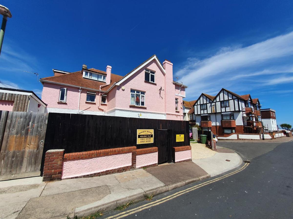 Barbie House ,Opposite The Beach & Paignton Pier , 2 Bedroom Apartment With Private Car Space & Garden , Free Access Next Door To The Stunning Ballet & Make Up School & A Beautiful Ladys Beauty Salon (Adults Only) Eksteriør bilde