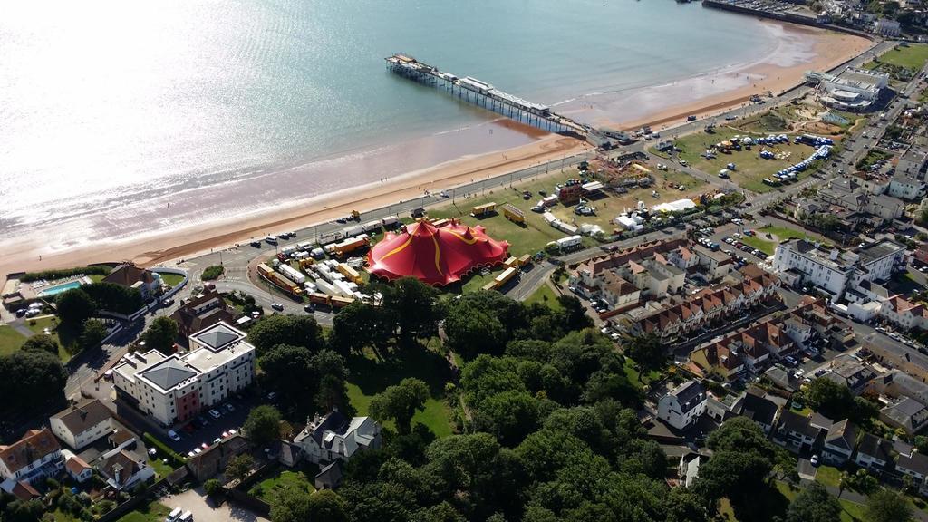 Barbie House ,Opposite The Beach & Paignton Pier , 2 Bedroom Apartment With Private Car Space & Garden , Free Access Next Door To The Stunning Ballet & Make Up School & A Beautiful Ladys Beauty Salon (Adults Only) Rom bilde